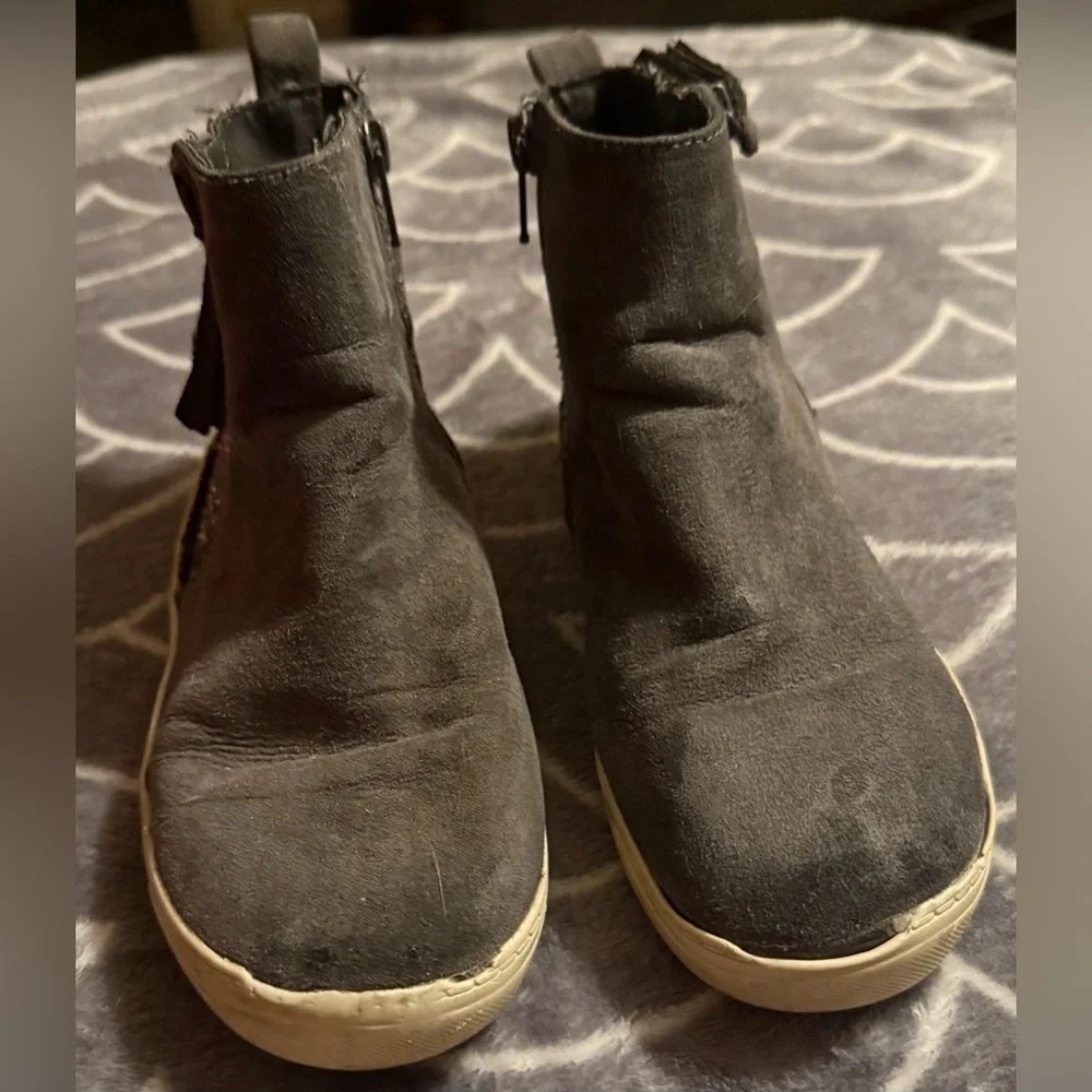 Justice Charcoal Suede Ankle Boots girls size 1